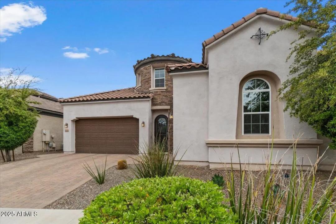 Real Estate Picture 3