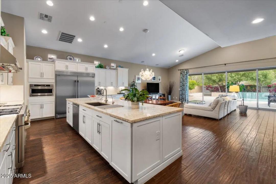 Real Estate Picture 7