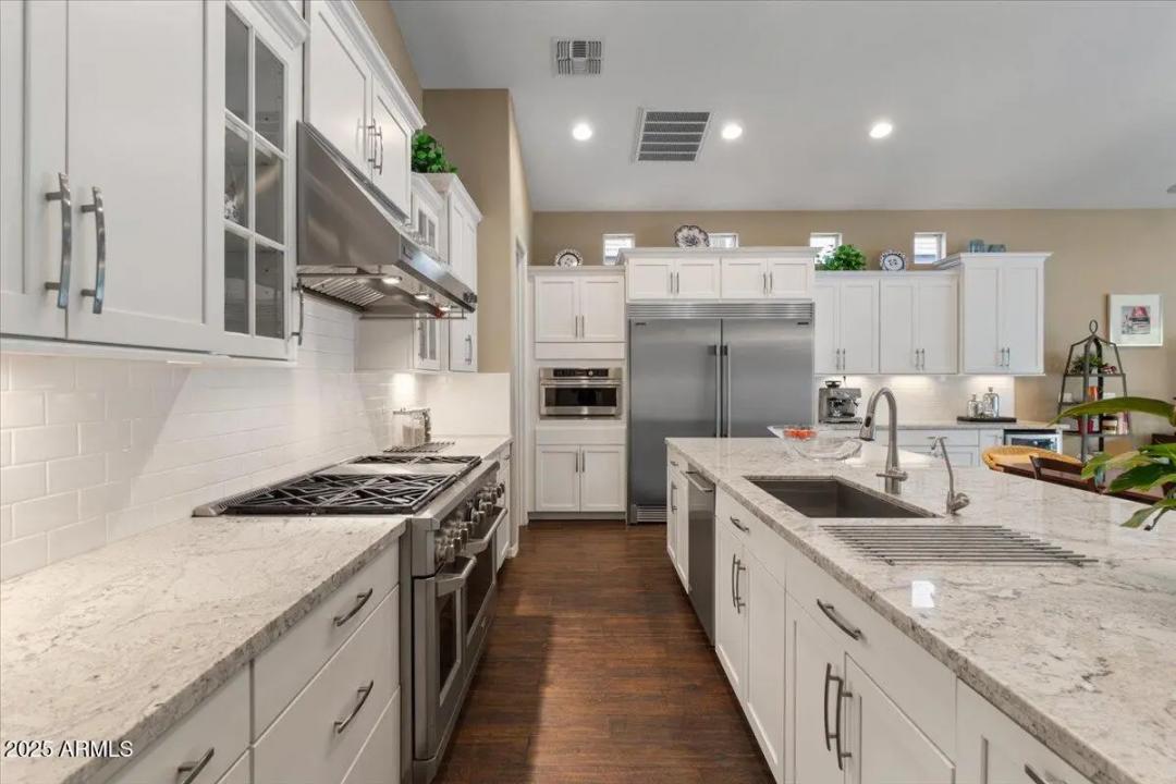 Real Estate Picture 8