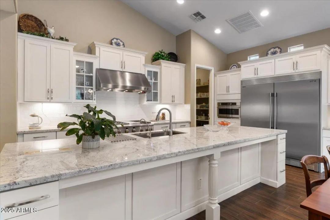 Real Estate Picture 9