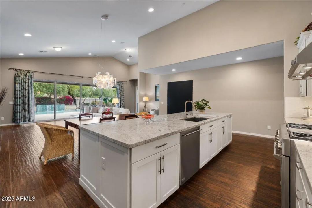 Real Estate Picture 11