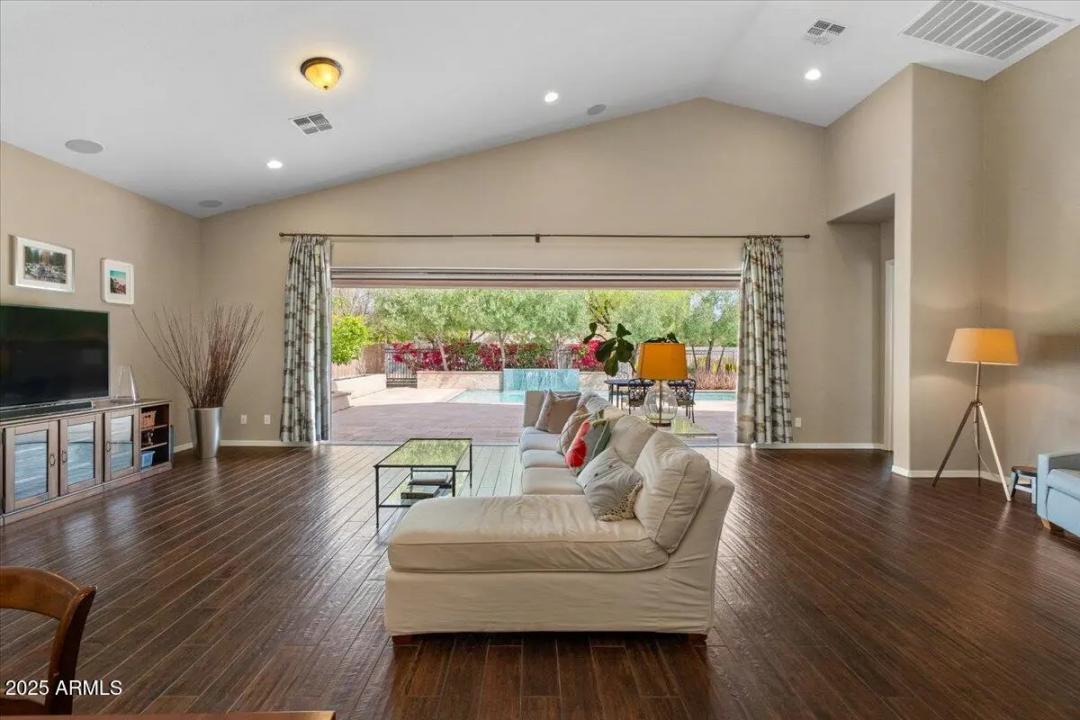 Real Estate Picture 17