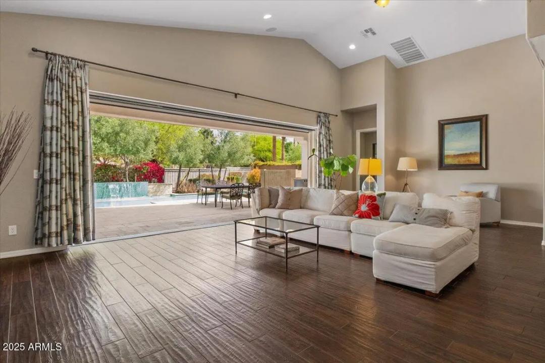 Real Estate Picture 22