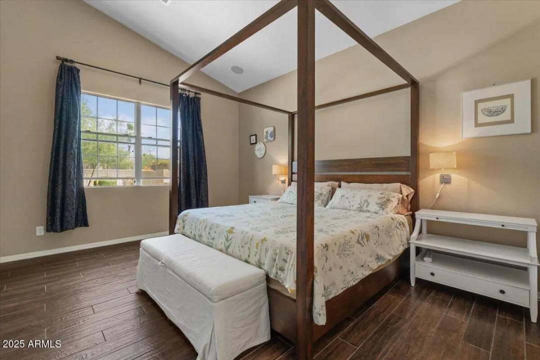 Real Estate Picture 24