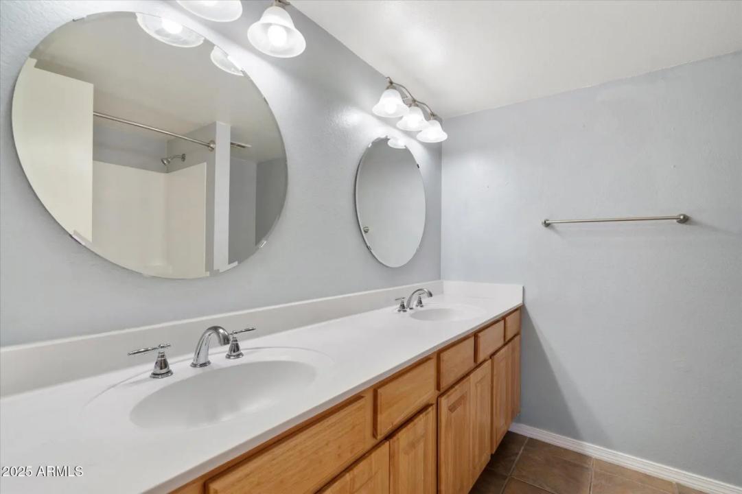 Real Estate Picture 18