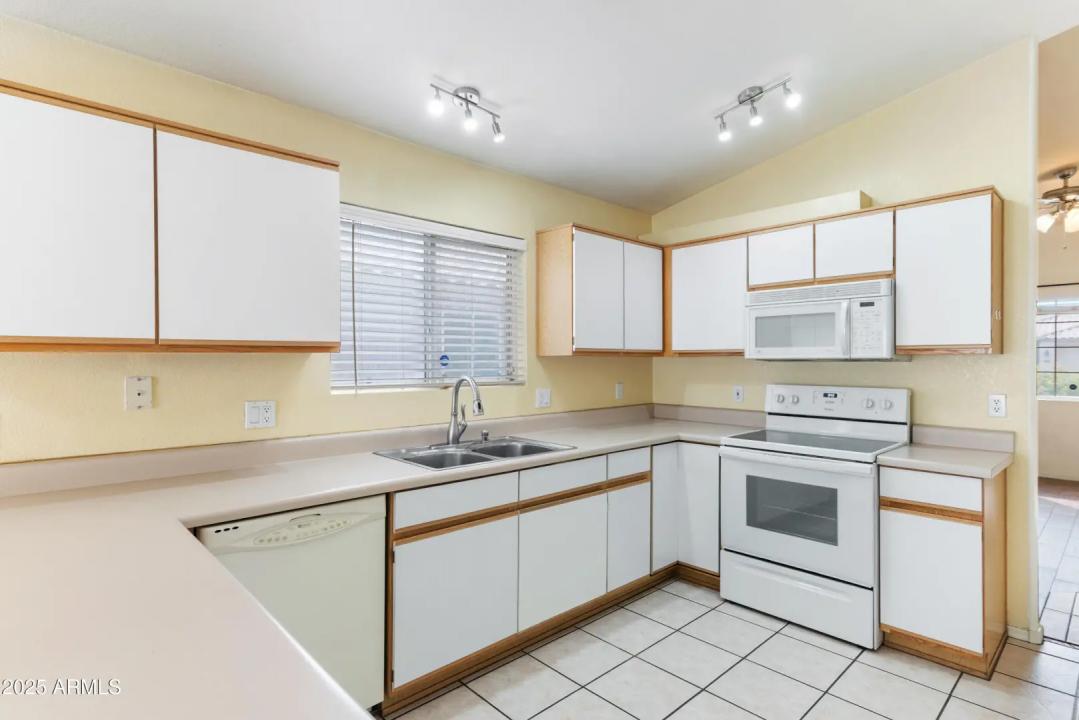 Real Estate Picture 7