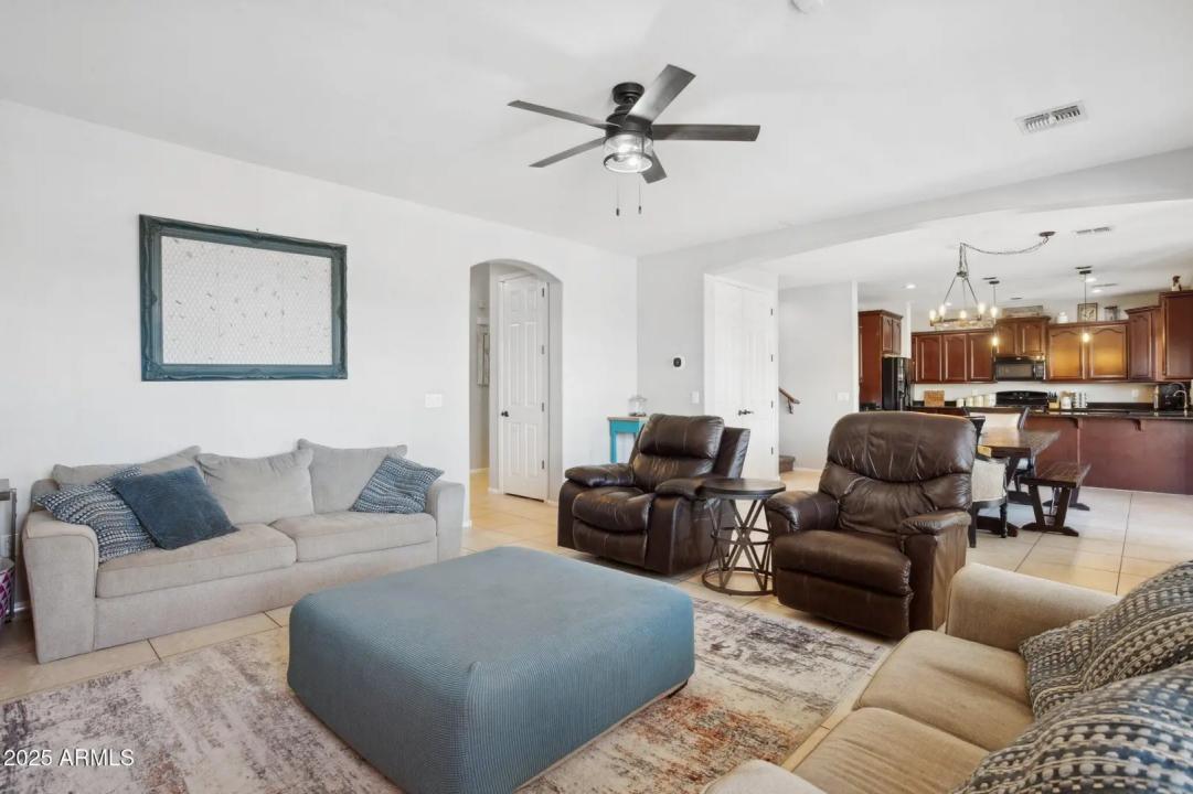 Real Estate Picture 5