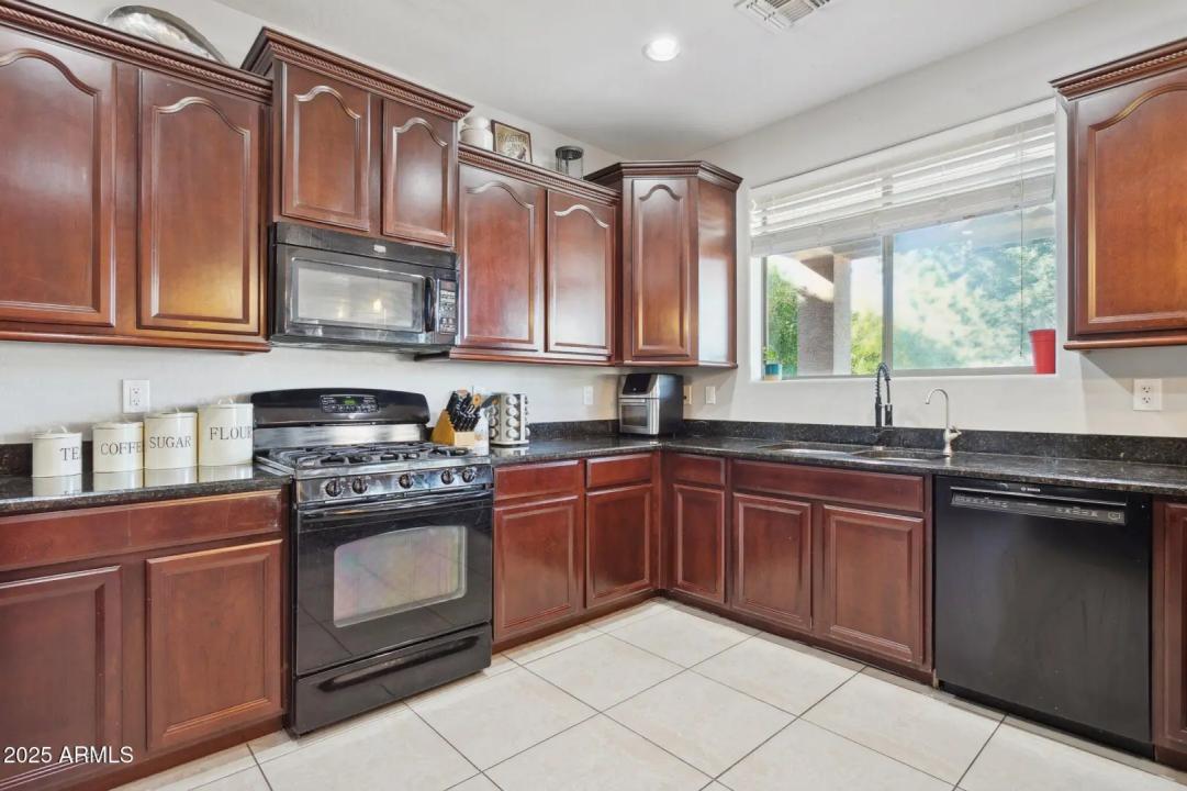 Real Estate Picture 10