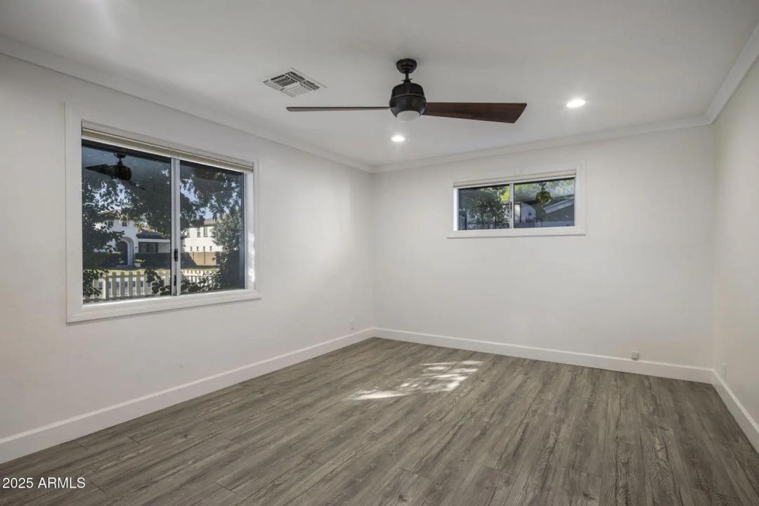 Real Estate Picture 14