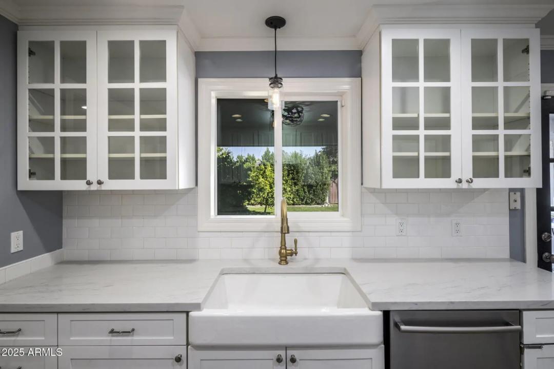 Real Estate Picture 11