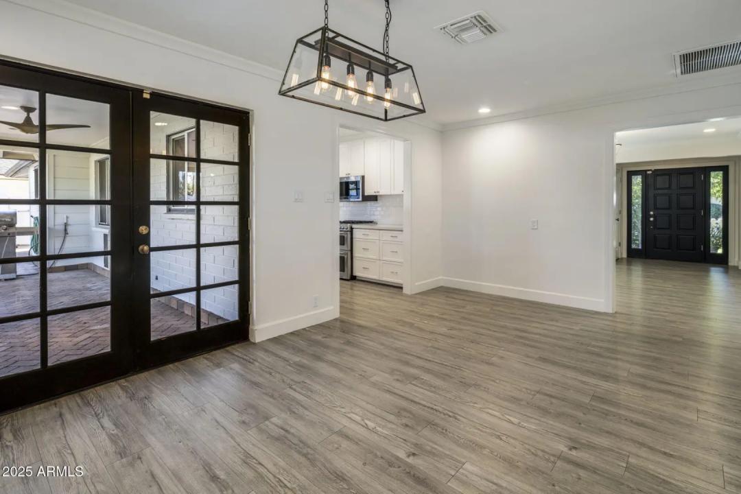 Real Estate Picture 8