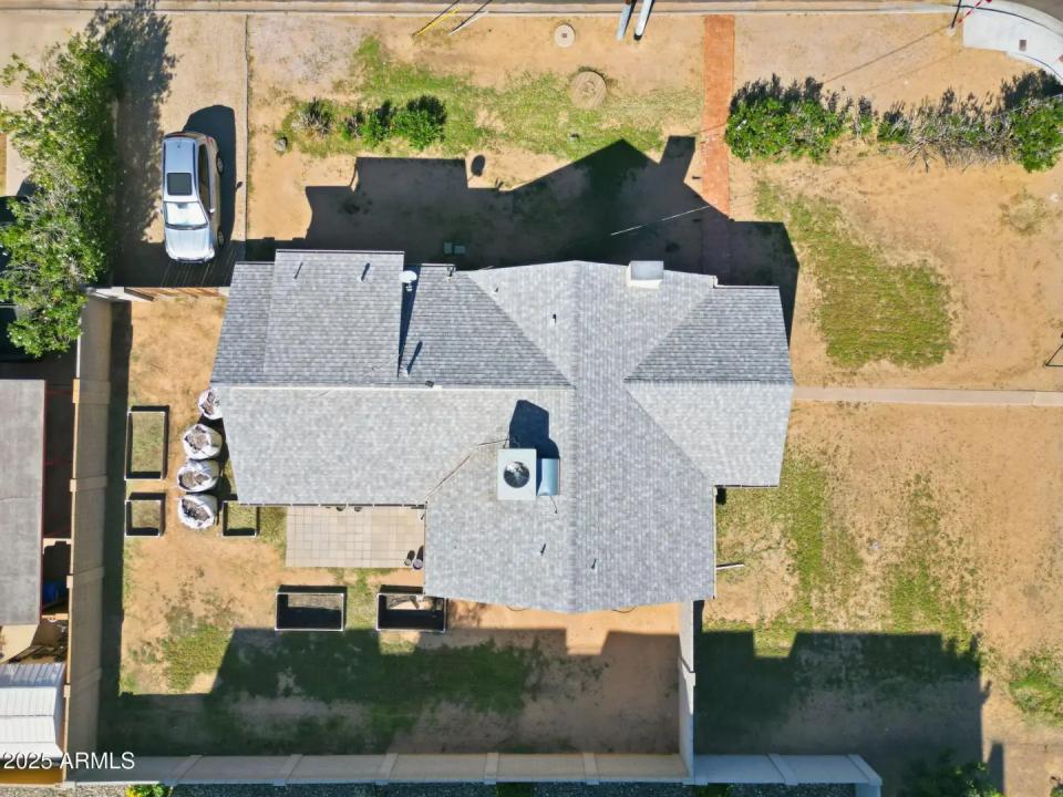 Real Estate Picture 3