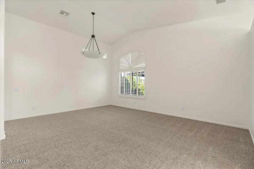 Real Estate Picture 14