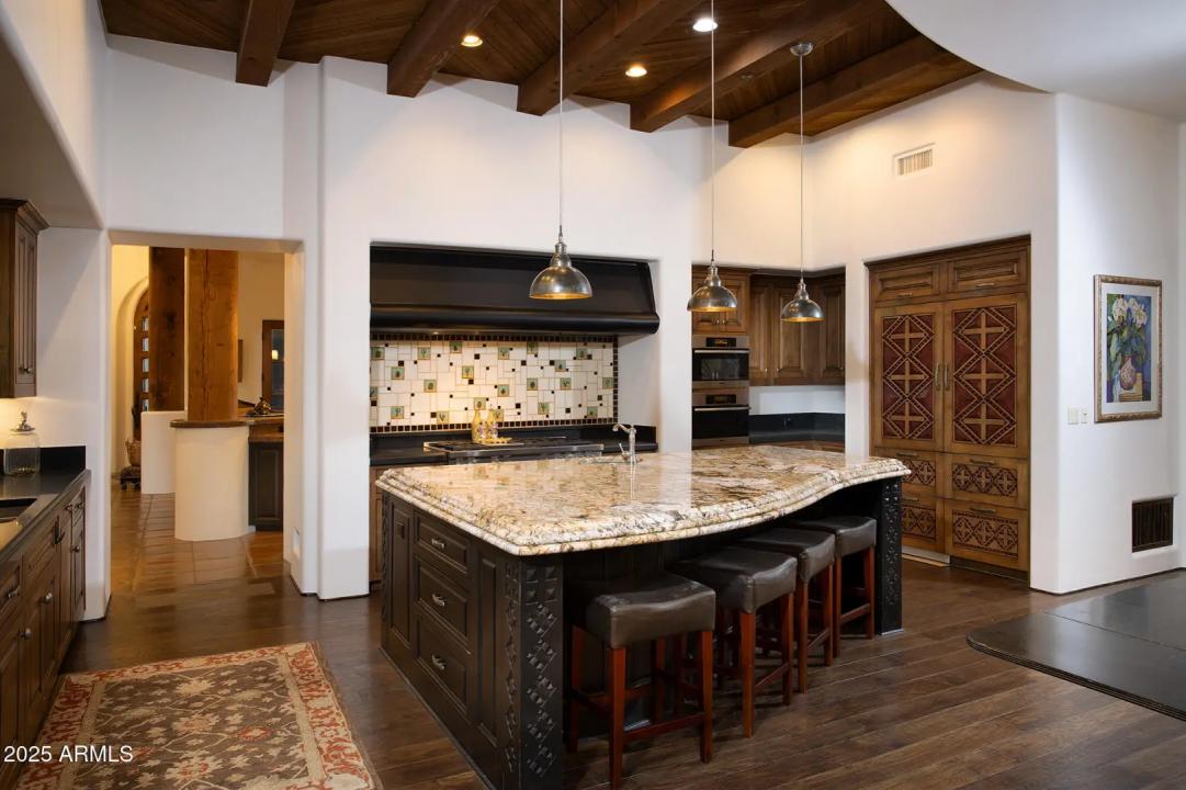 Real Estate Picture 4