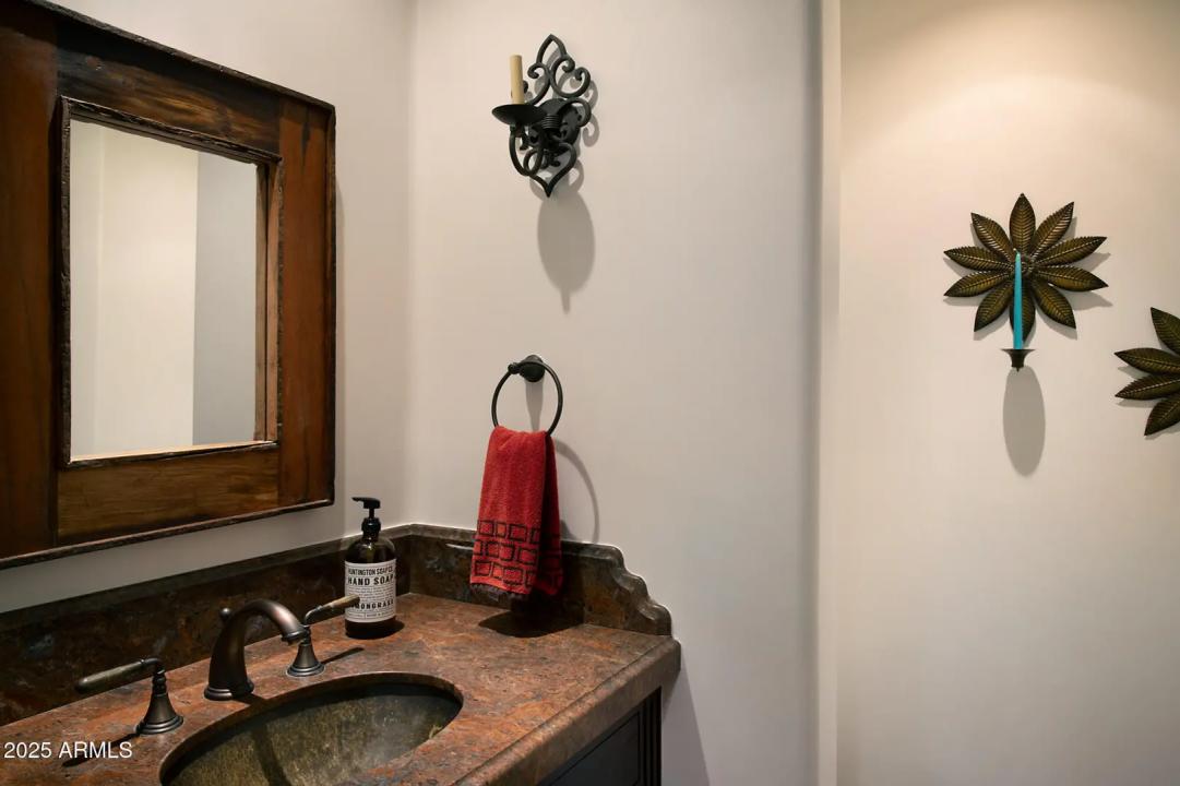 Real Estate Picture 12