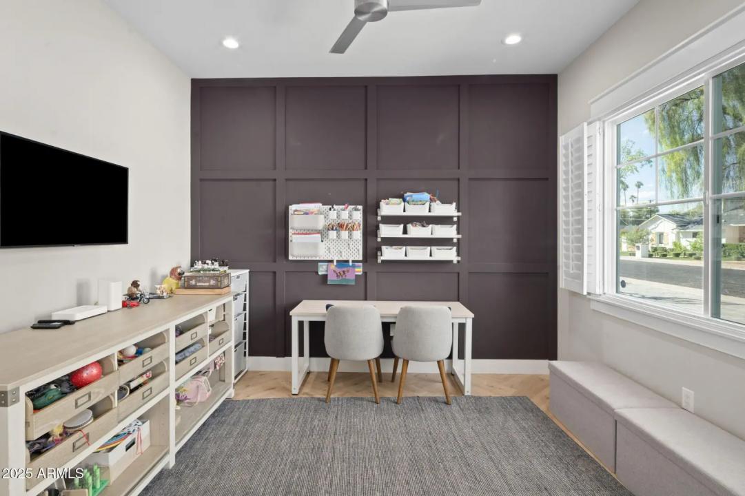 Real Estate Picture 4