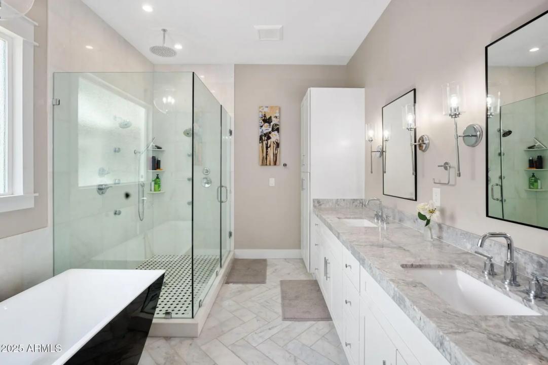 Real Estate Picture 10