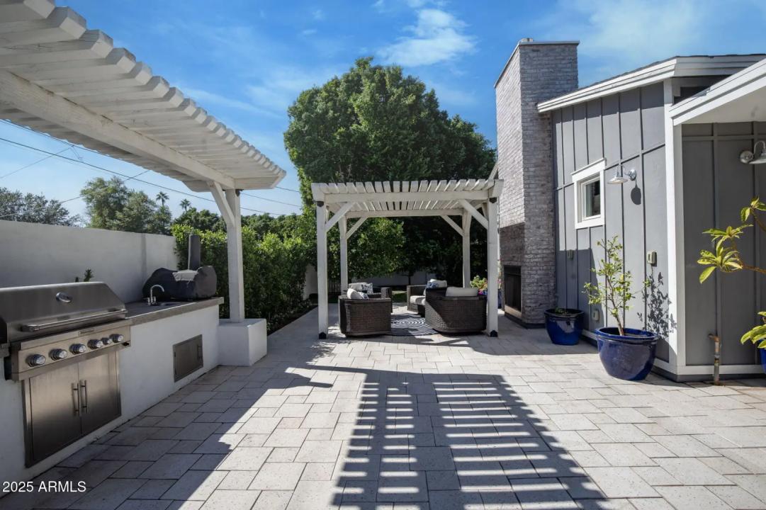 Real Estate Picture 17