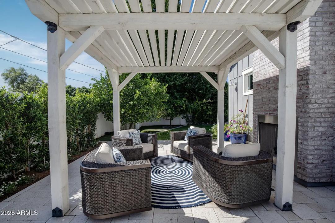 Real Estate Picture 18