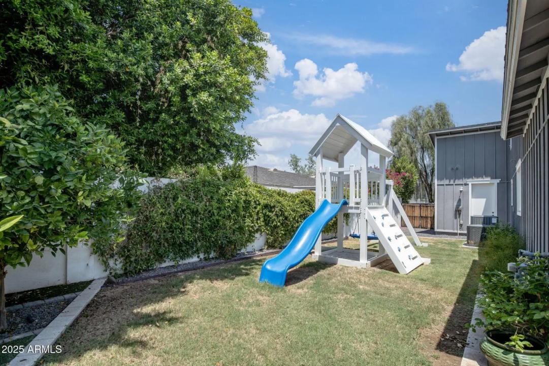 Real Estate Picture 20