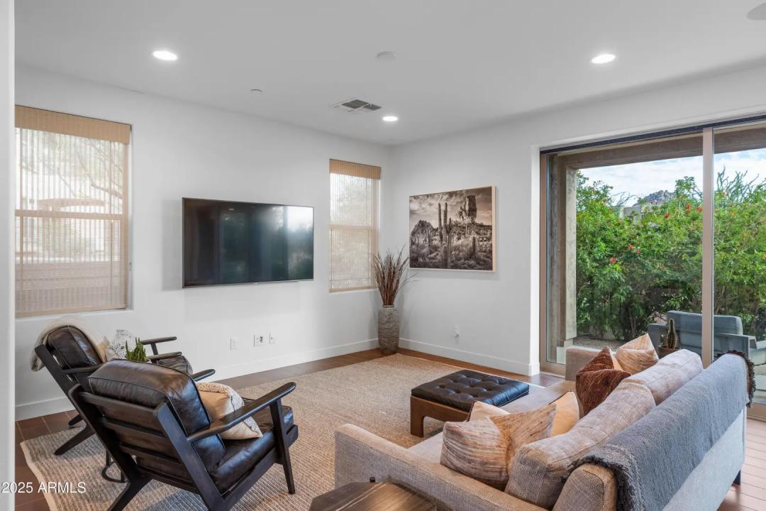 Real Estate Picture 3