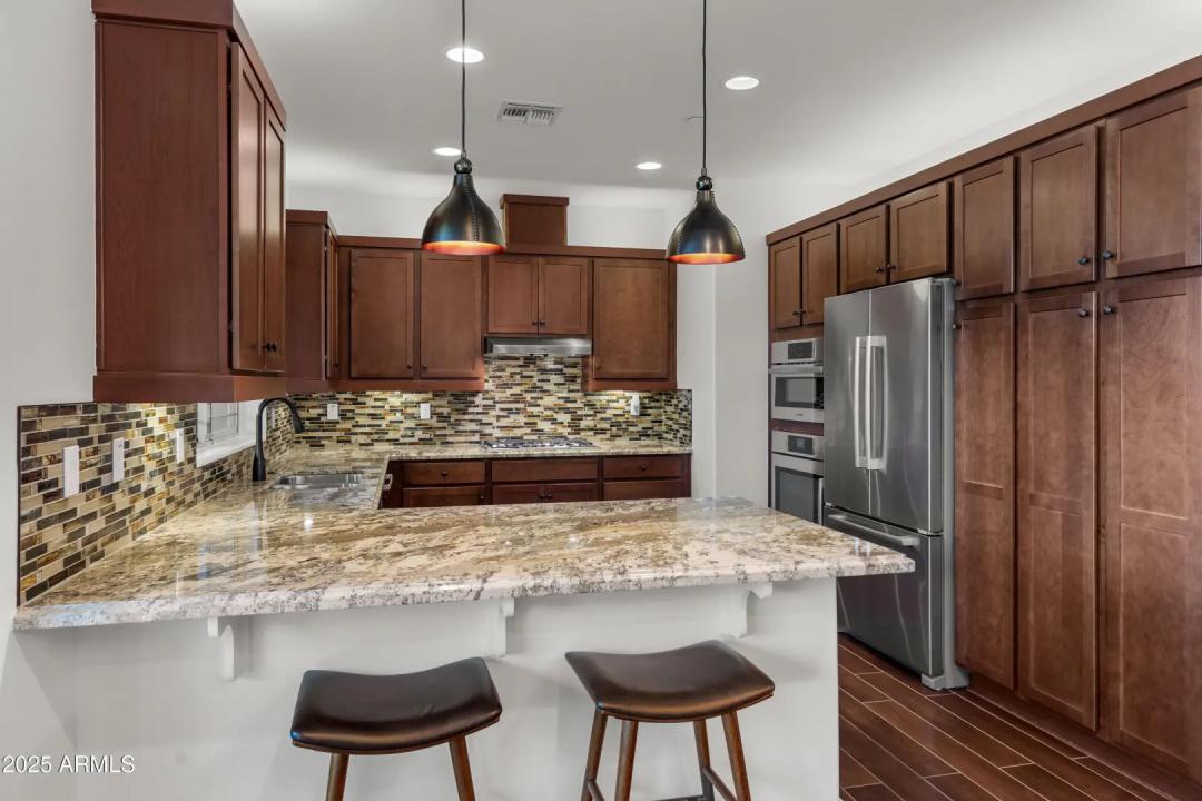 Real Estate Picture 7