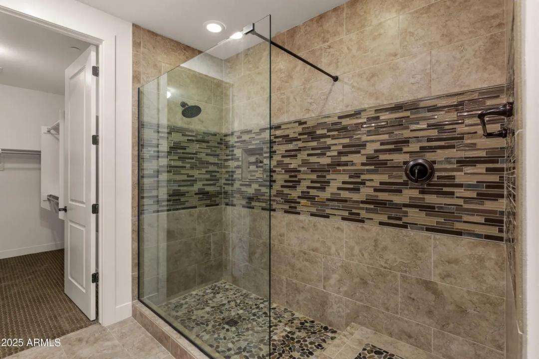 Real Estate Picture 16