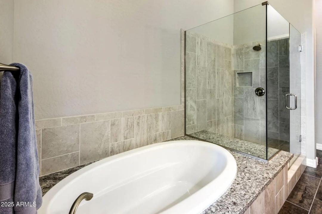 Real Estate Picture 14