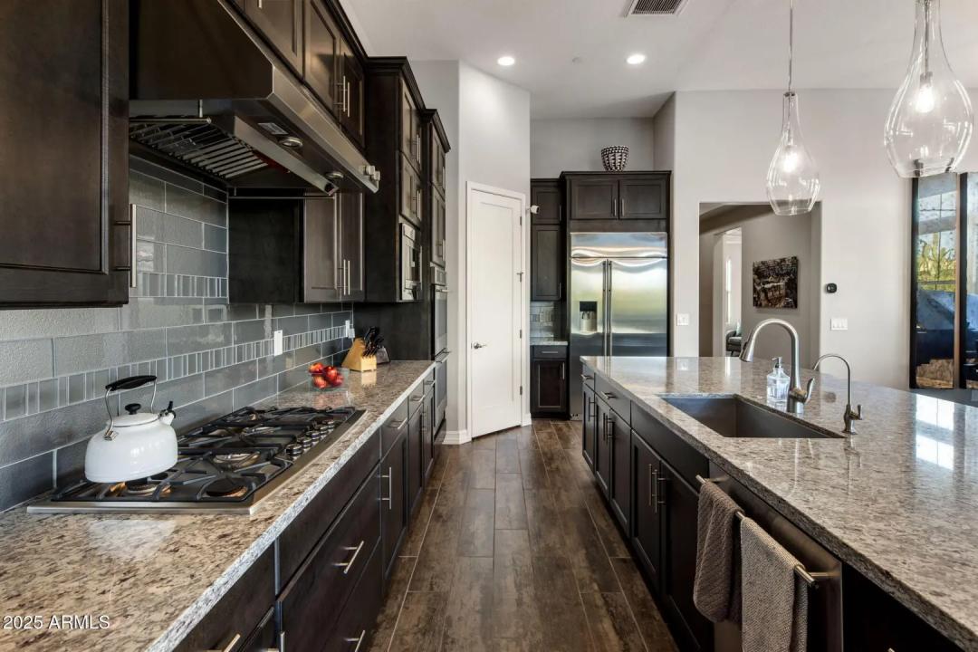 Real Estate Picture 4