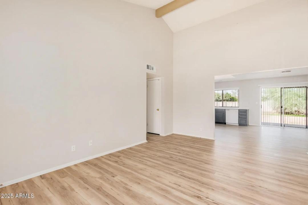 Real Estate Picture 5