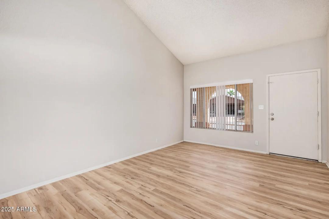 Real Estate Picture 7