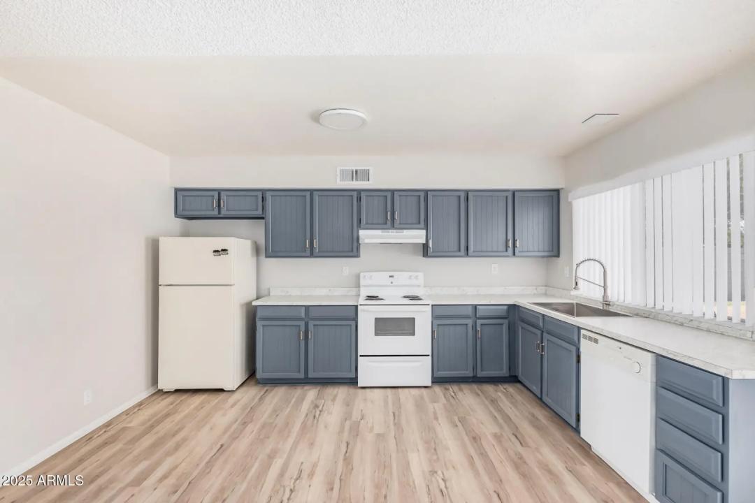 Real Estate Picture 9