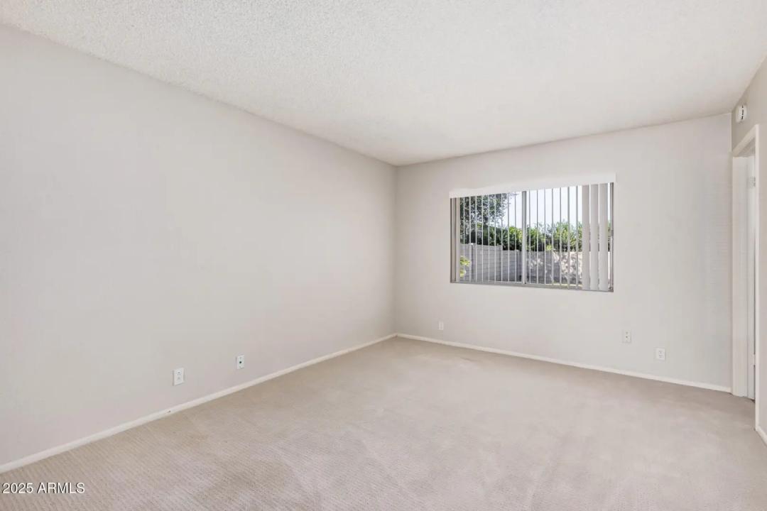 Real Estate Picture 12