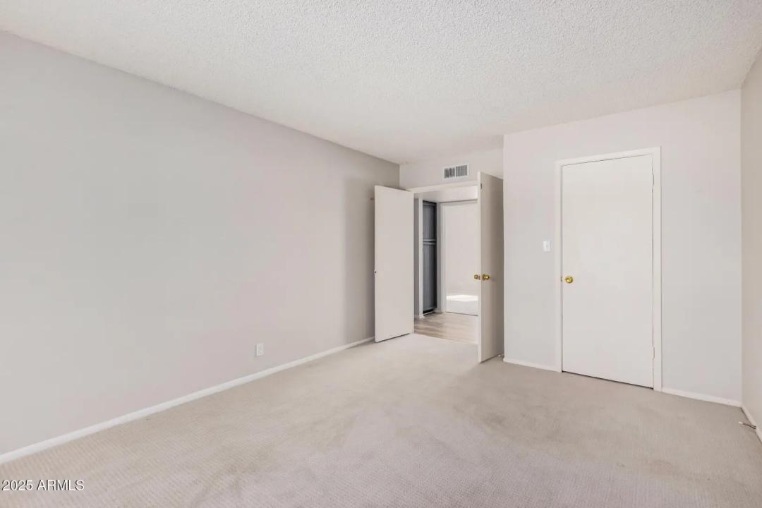 Real Estate Picture 14