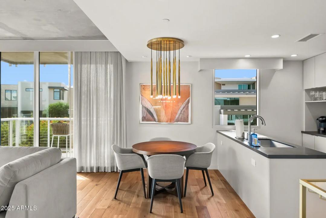 Real Estate Picture 12