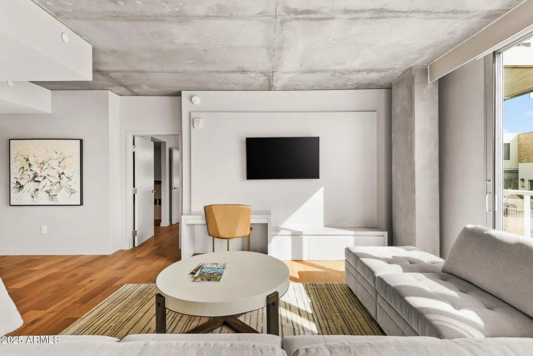 Real Estate Picture 14