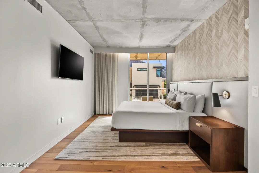 Real Estate Picture 25