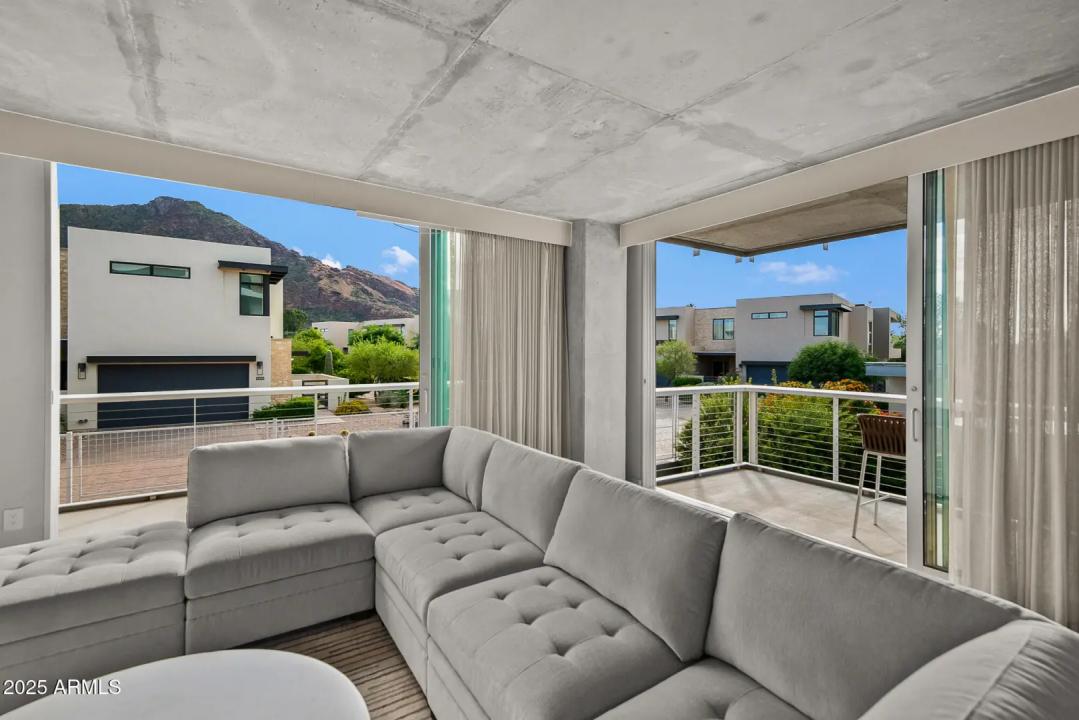 Real Estate Picture 9