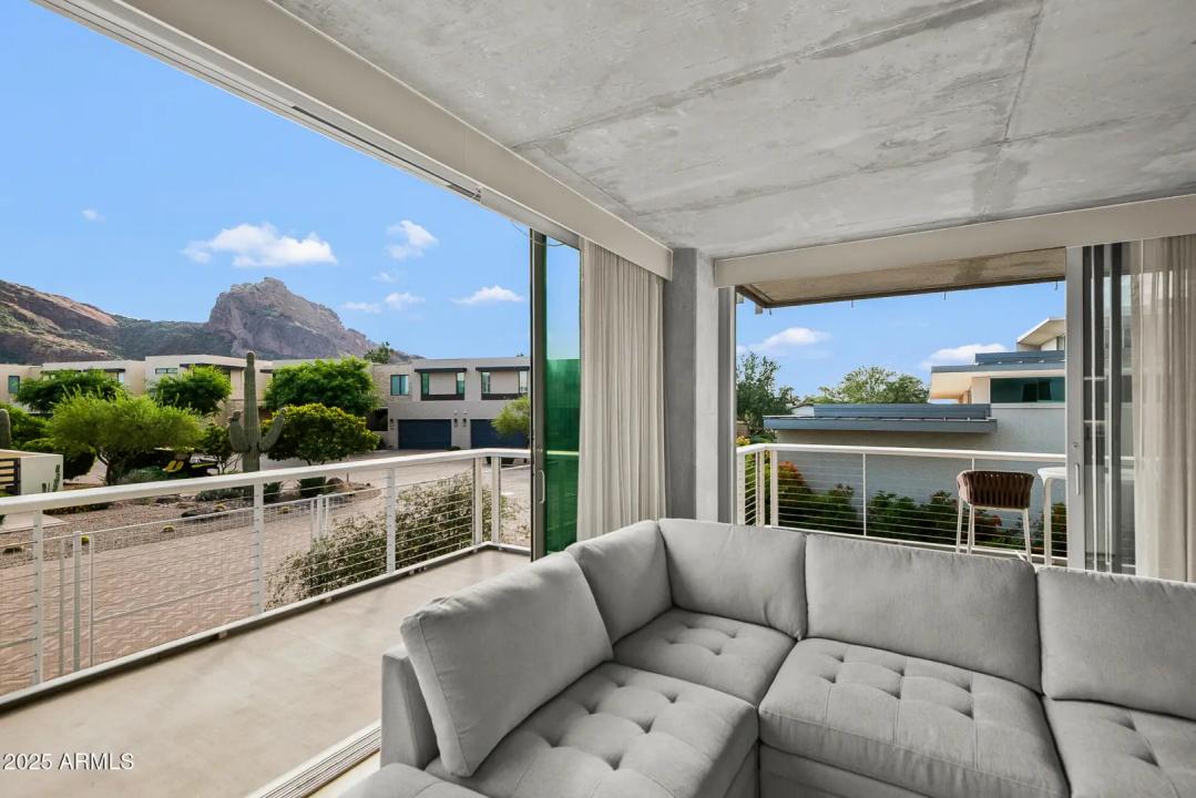 Real Estate Picture 11