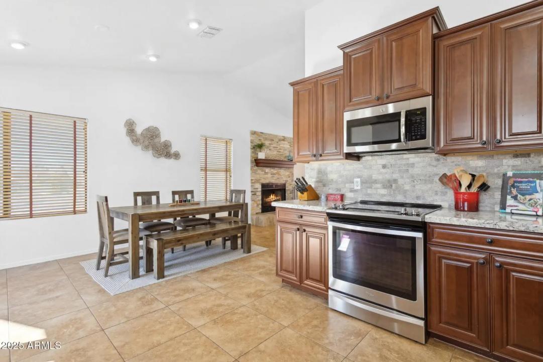 Real Estate Picture 9