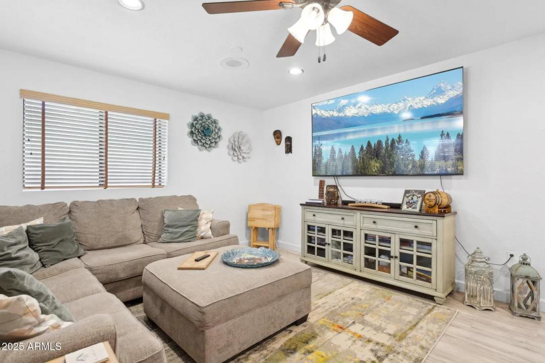 Real Estate Picture 16