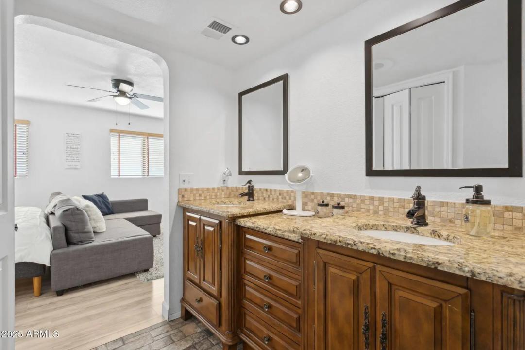 Real Estate Picture 22