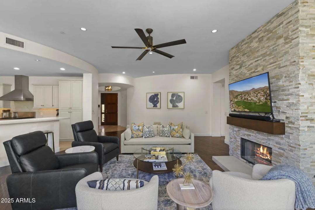 Real Estate Picture 4