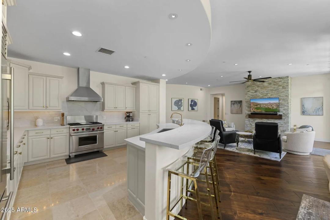 Real Estate Picture 9