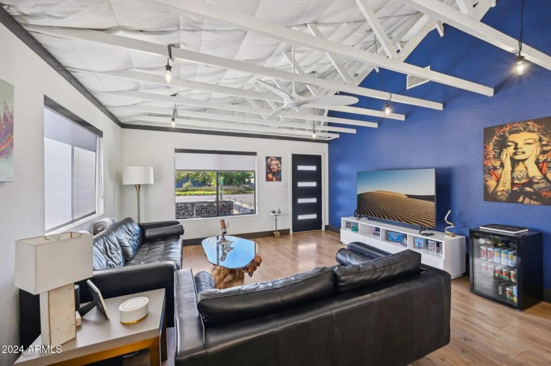 Real Estate Picture 7