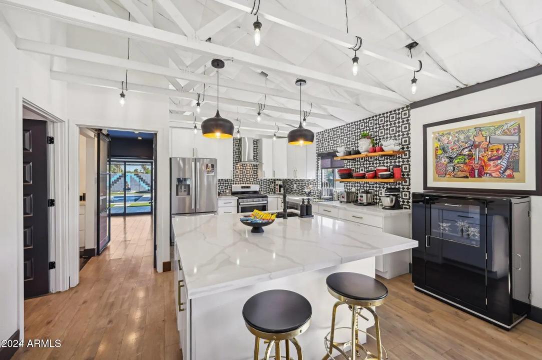 Real Estate Picture 11