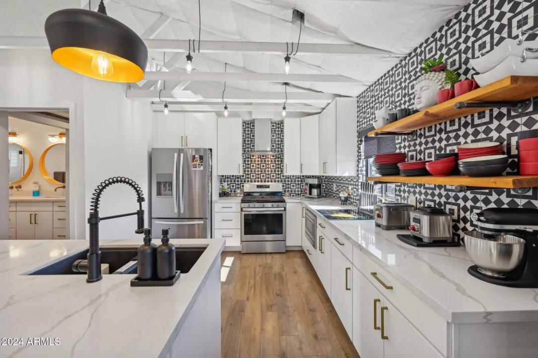 Real Estate Picture 14