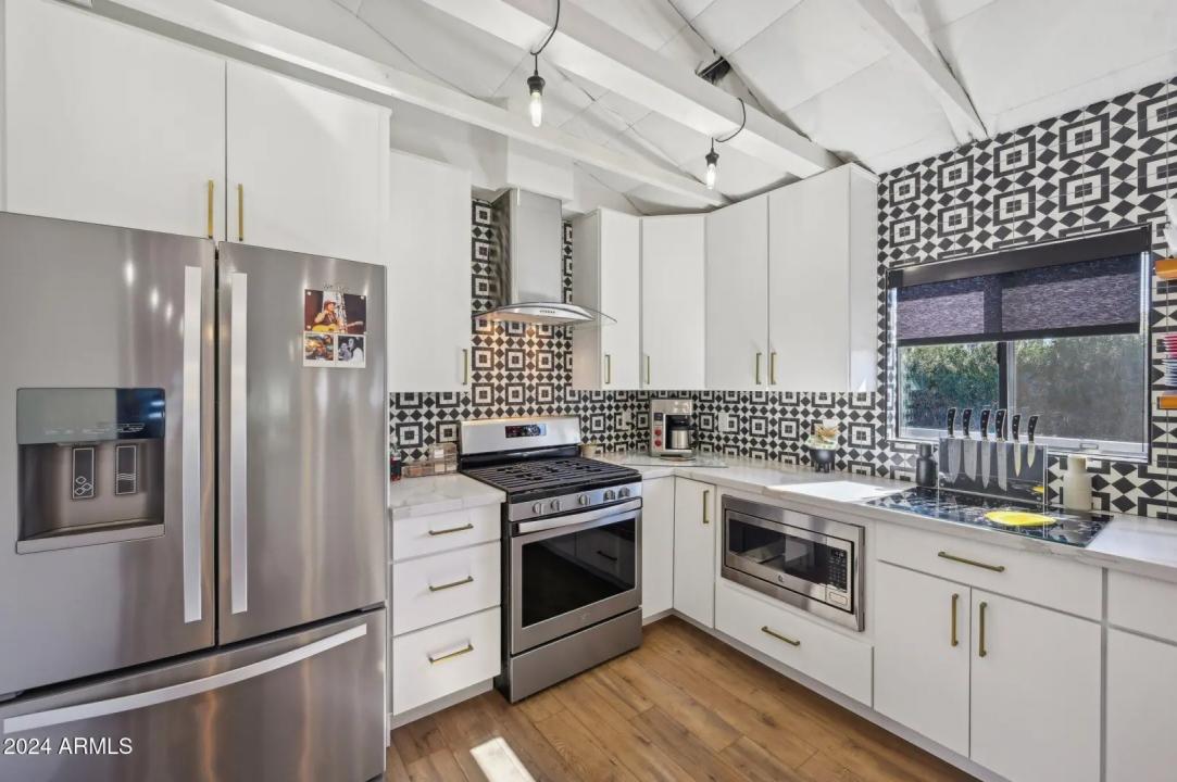 Real Estate Picture 15