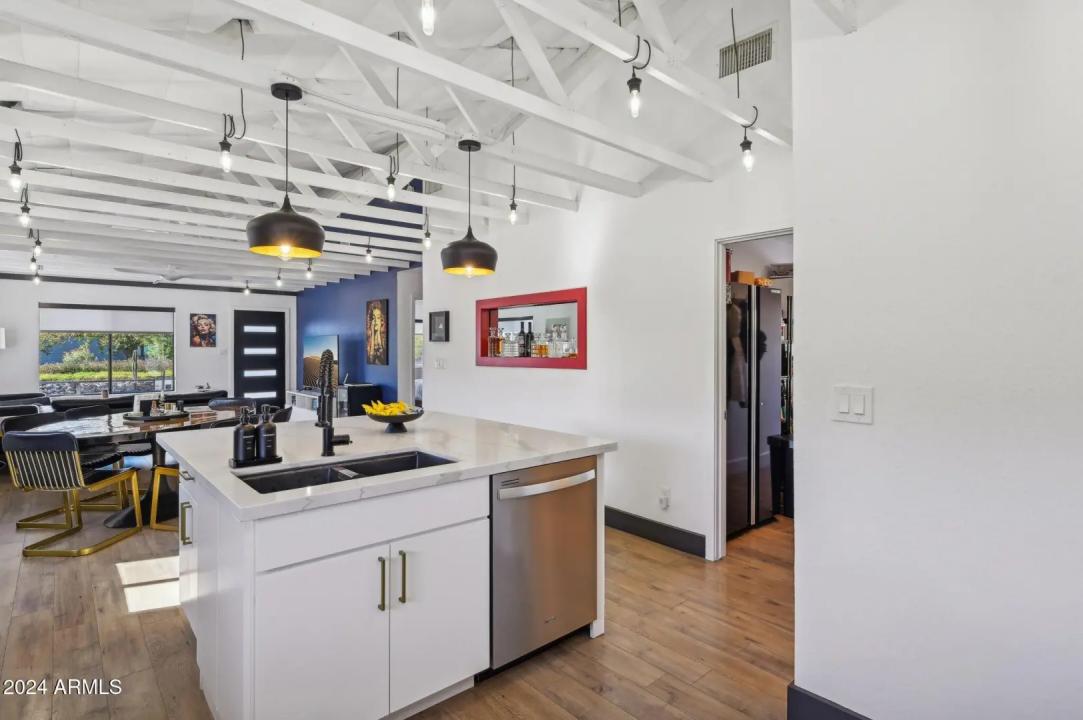 Real Estate Picture 16