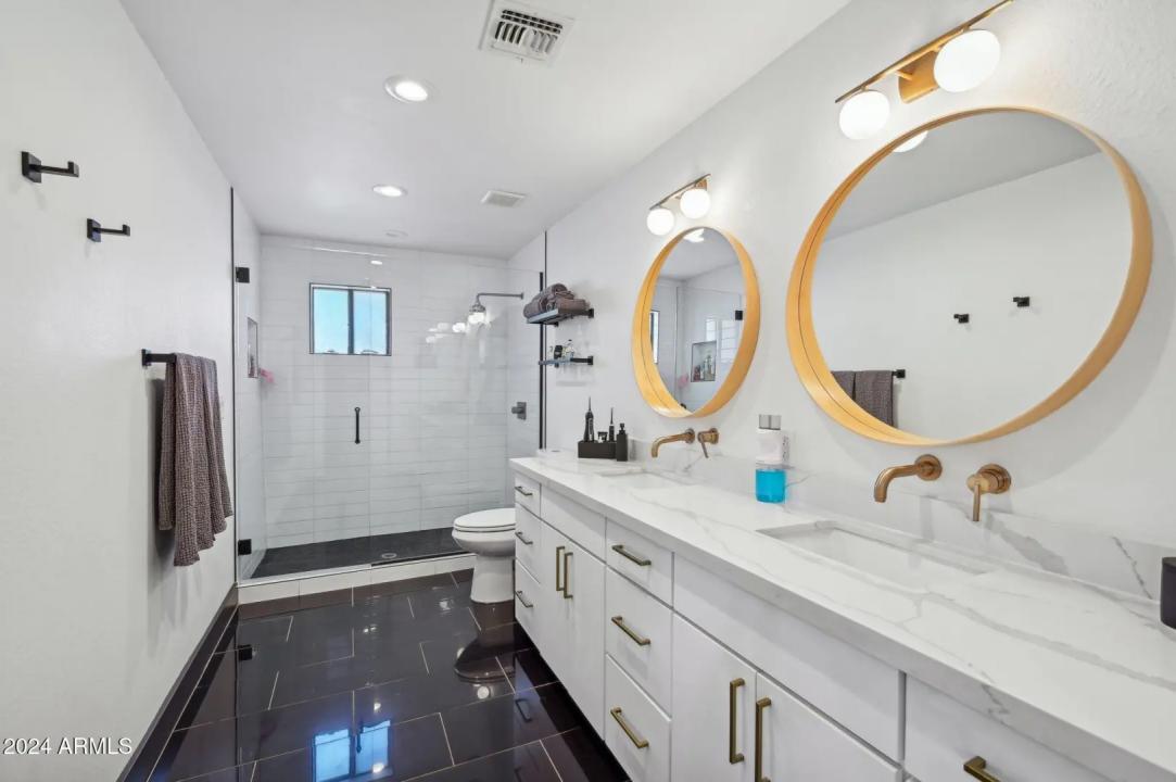 Real Estate Picture 18